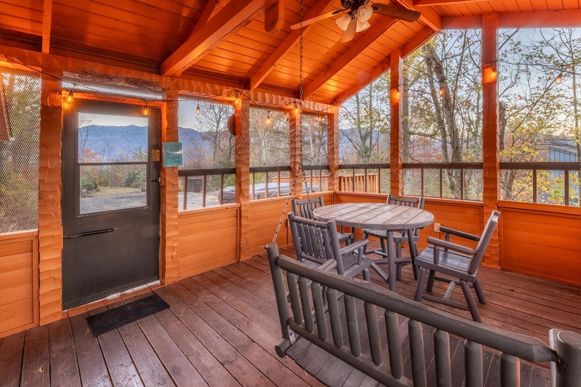 Real Log Cabin With Amazing Views, Hot Tub, Sauna, Games Gatlinburg Exterior foto